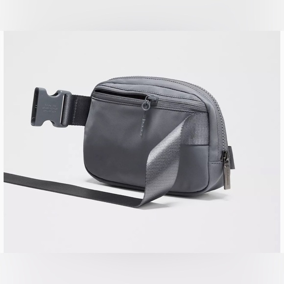 ⭐️NWT⭐️ Lululemon Everywhere Belt Bag 1L. 
Color Solar Grey - Picture 3 of 5